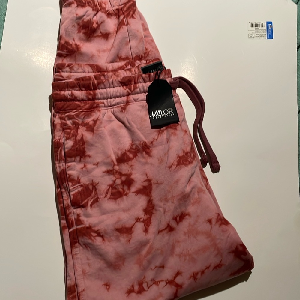 NWT SIZE MEDIUM